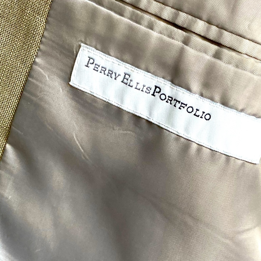 Perry ELLIS portfolio men’s suit. 42R